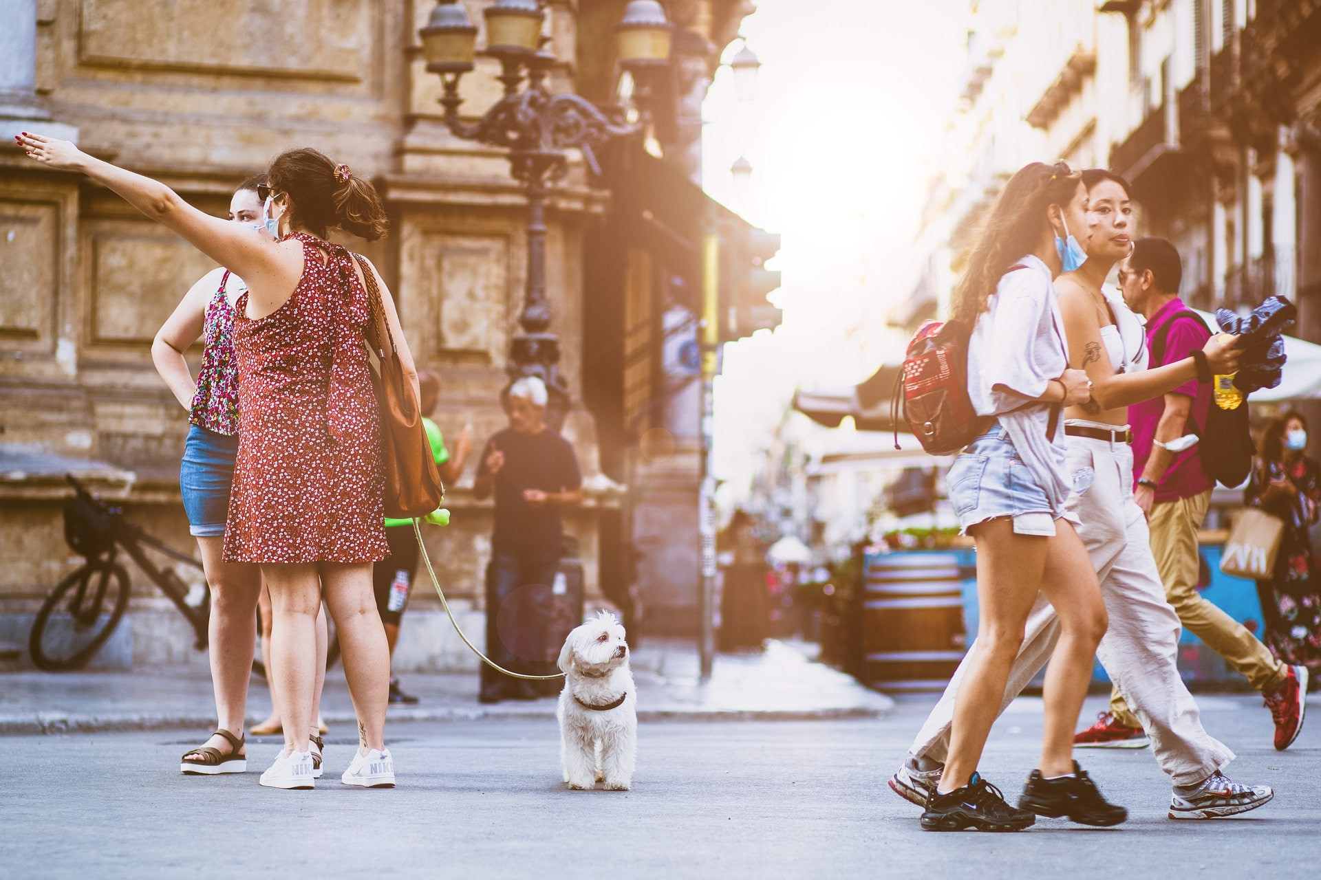 Differents groups of people walking on the streets