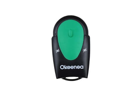 The remote control made by Okeenea used to actuate accessible pedestrian signals in France