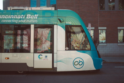 The tram of Cincinnati passing in the city