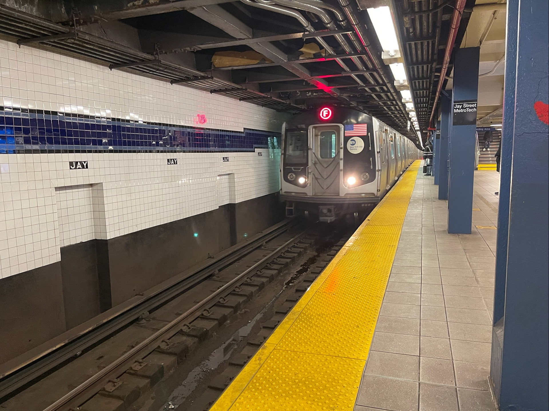 A train arriving at the JaySt-MetroTech subway station in New York City where tests are currently being held to foster inclusive mobility